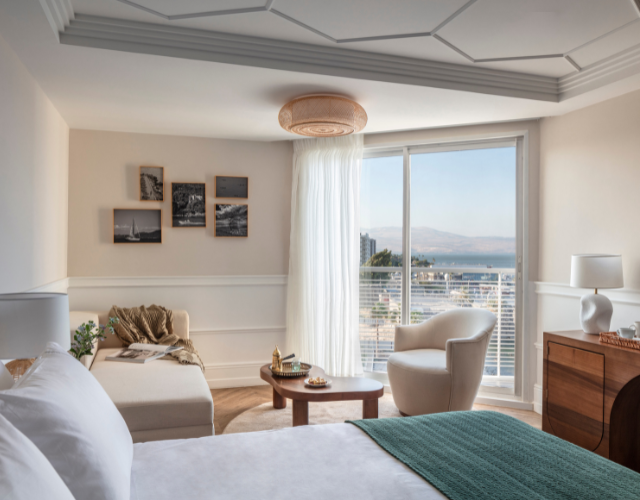 rooms & suites